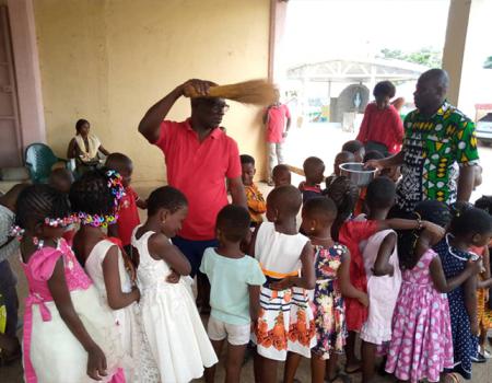 23 Dec 2020 Benediction Et Partage De Cadeaux A La Fete De Noel Des Enfants De La Paroisse Saint Jean Baptiste Abobo Biabou De Archidiocese Abidjan 4