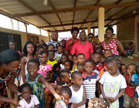 23 Dec 2020 Benediction Et Partage De Cadeaux A La Fete De Noel Des Enfants De La Paroisse Saint Jean Baptiste Abobo Biabou De Archidiocese Abidjan 5
