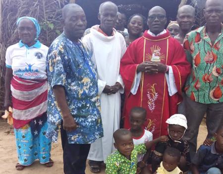 Prise De Vue A La Sortie De La Messe Des Rameaux Et La Passion De Notre Seigneur Jesus Christ A Akekoi 2